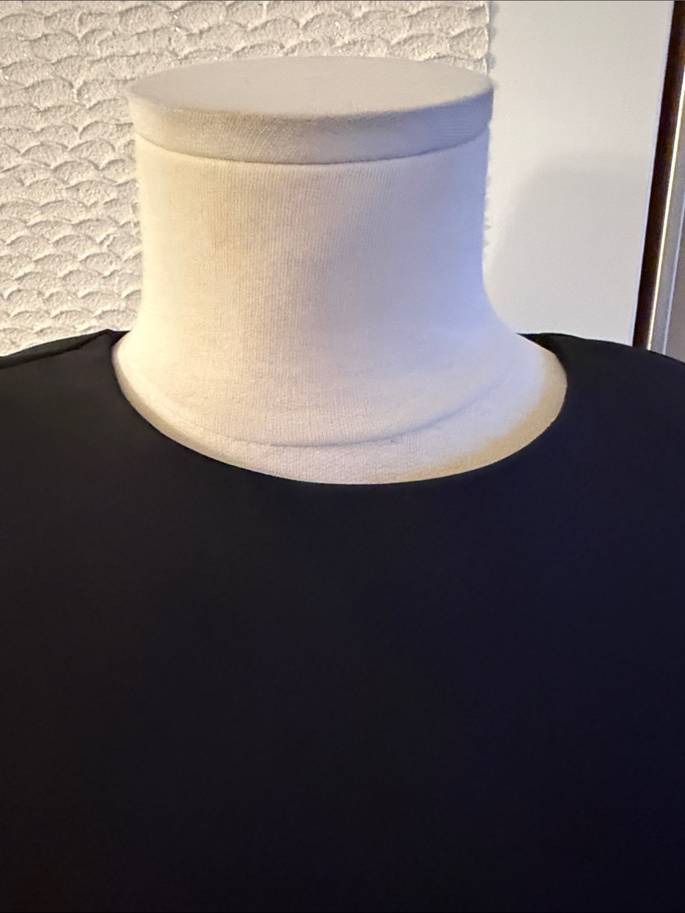 Dkny Black Cap-Sleeve Midi Dress - Picture 7 of 9